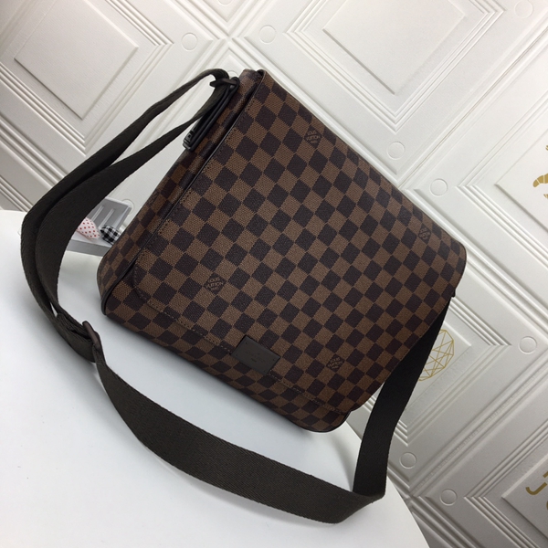 ルイヴィトンバッグ背面デザイン